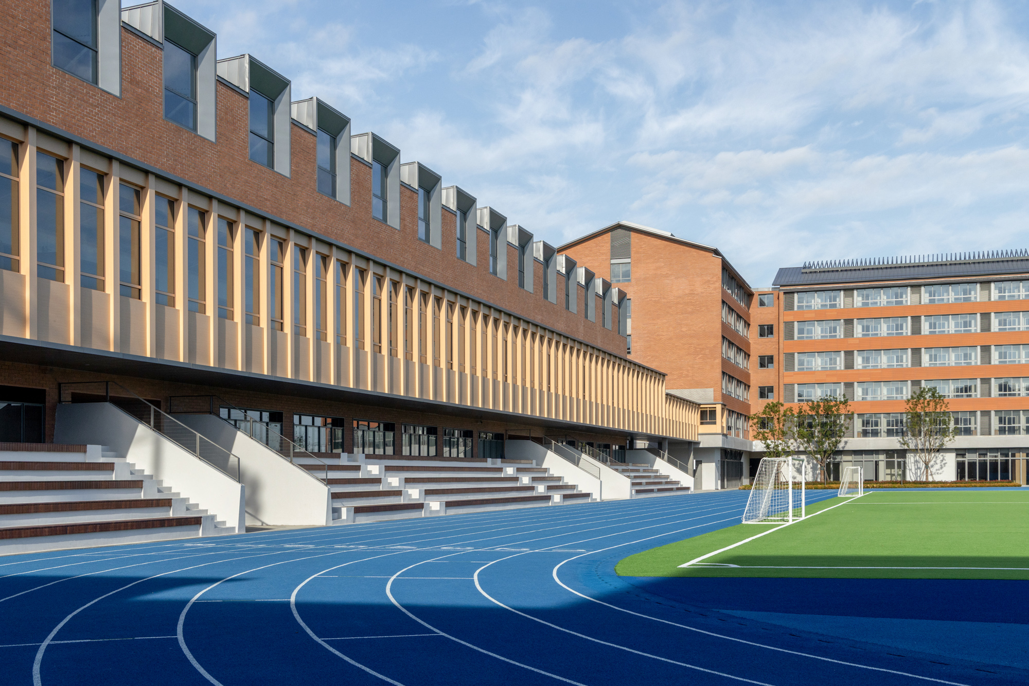 上海市滴水湖学校